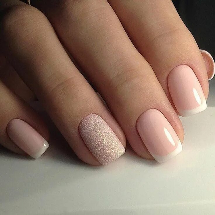 Примеры нежного маникюра Фото маникюра: 40 лучших идей для офиса Gel nails french, French nails, Glitter 