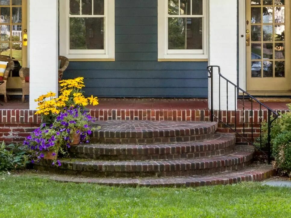 Примеры оформления крыльца частного дома Essex County Curb Appeal Ideas