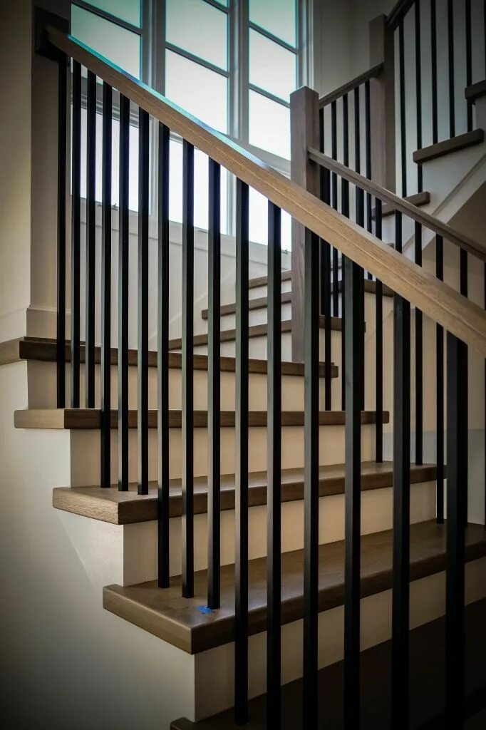 Примеры перил для лестницы в доме Metal Balusters Modern railing, Railing design, Stair railing design