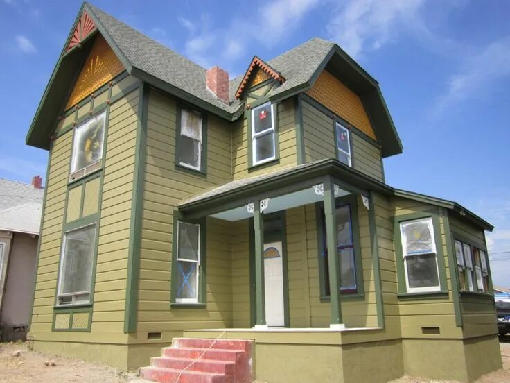 Примеры покраски дома снаружи Victorian House Colors - Green Button Homes Victorian house colors, Green house 