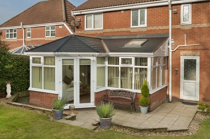 Примеры пристроек к дому P-Shape Garden room - replaced old plastic conservatory roof House extension des