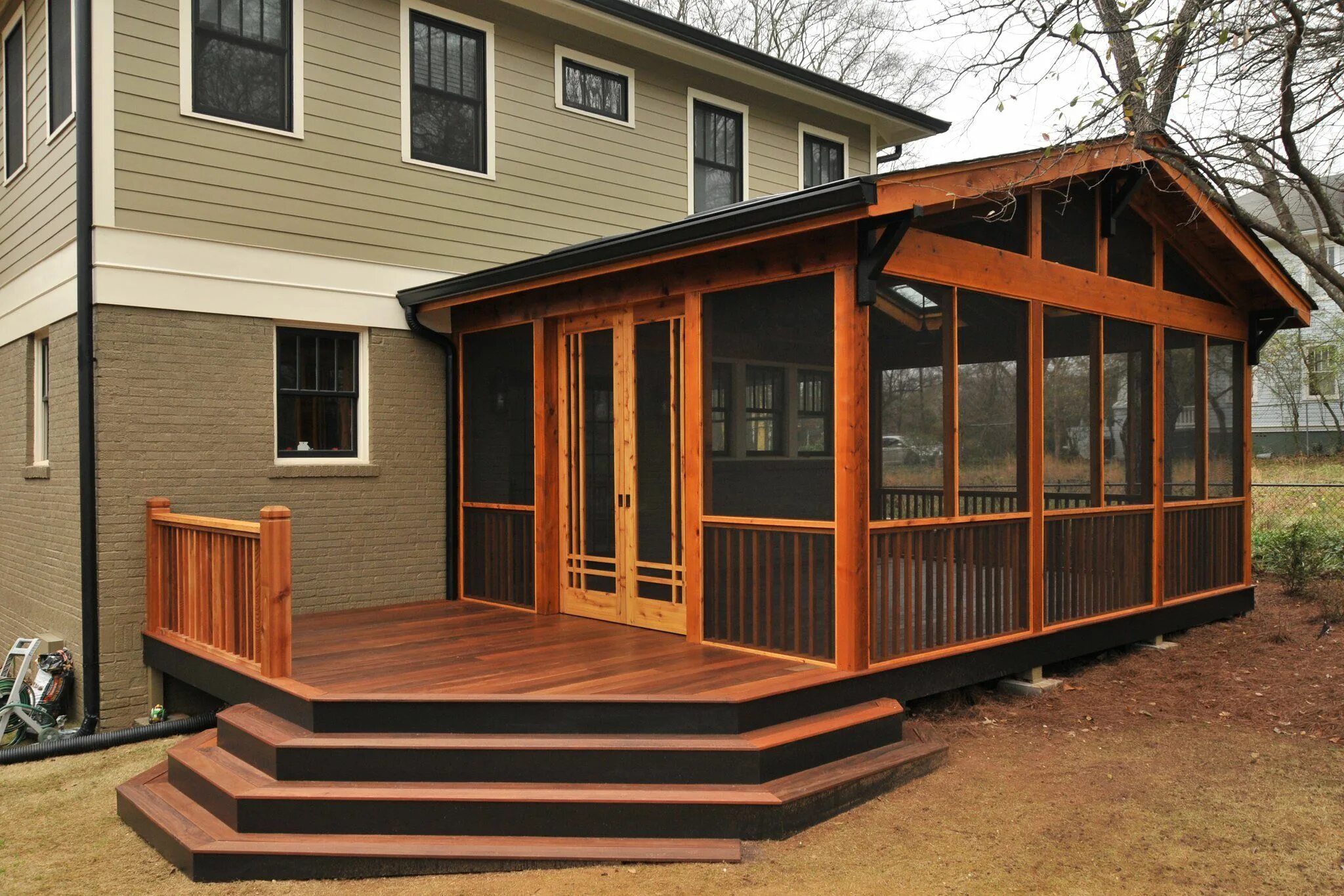 Примеры пристройки крыльца к дому Making your screened porch stand out Wohnung balkon garten, Baumstamm haus, Haus