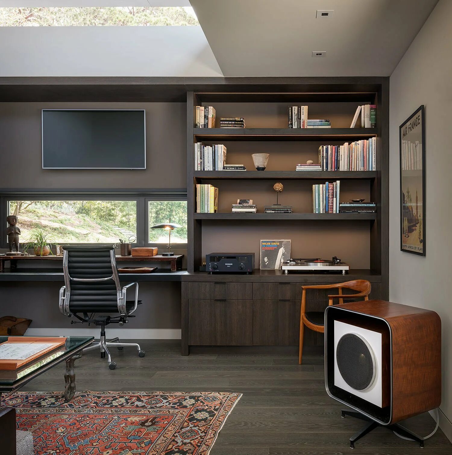 Примеры рабочих альбомов интерьера дом Office Study Dark Hardwood Chair Photos from A Southern California Midcentury Ge