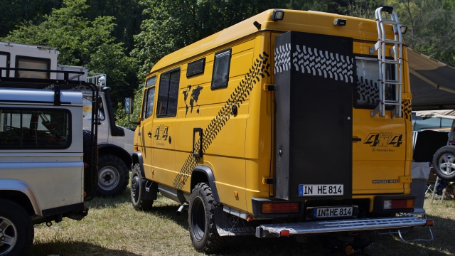 Примеры работ тюнинга мерседес варио Mercedes Vario 4x4 Mercedes camper, Mercedes wohnmobil, Allrad camper