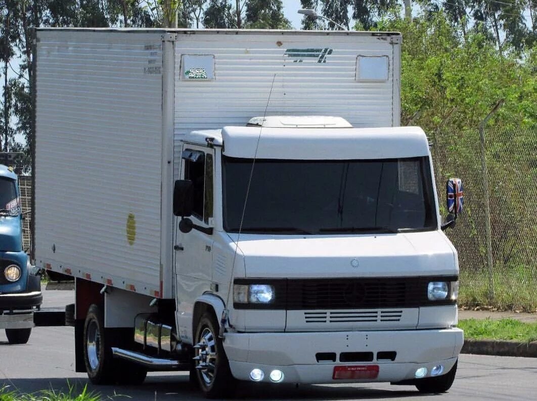 Примеры работ тюнинга мерседес варио White Truck with Blue Trailer Car Transporter Ideas