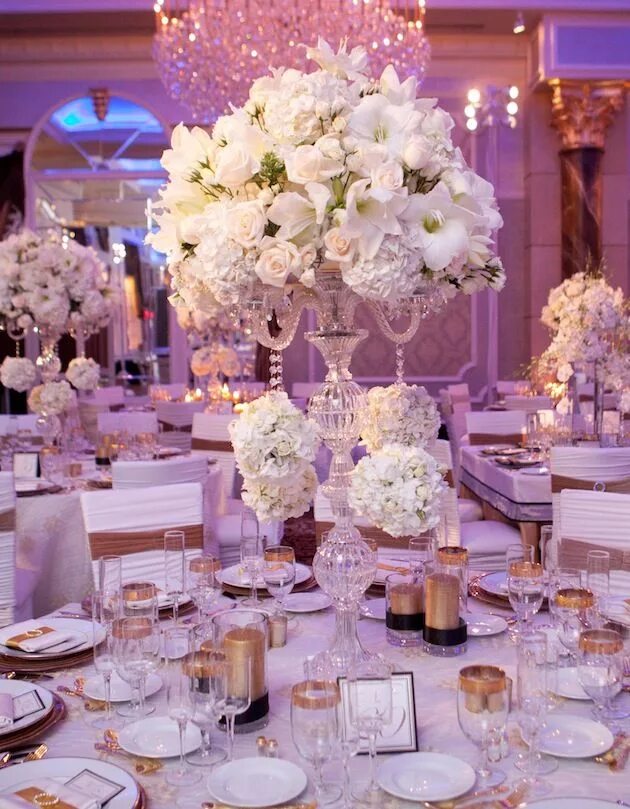 Примеры самого красивого оформления свадеб Inside Weddings Wedding reception centerpieces, Tall wedding centerpieces, Weddi