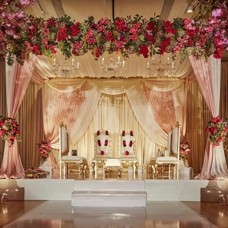 Примеры самого красивого оформления свадеб Stunning Mandap Decor Ideas for the Indoor Wedding! Mandap decor, Hindu wedding 