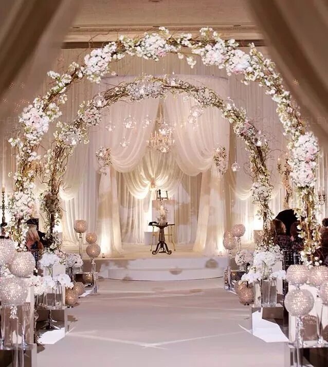 Примеры самого красивого оформления свадеб Soft and elegant wedding decor! Uniquely Yours Bridal Showcase adores! Join us J