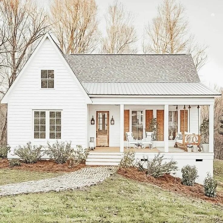 Примеры сельских домов Farmhouse Is My Style on Instagram: "Charming white farmhouse with rich, amber c