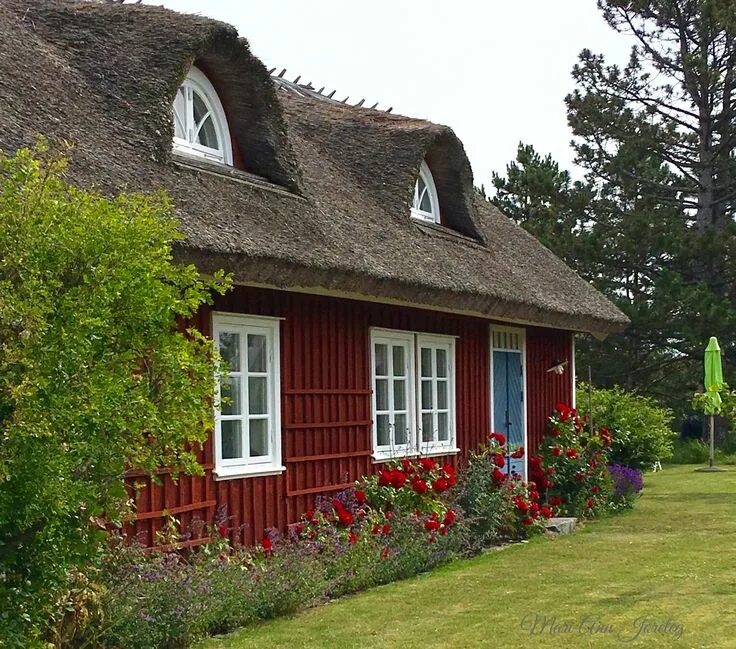 Примеры сельских домов Thatched cottage Timmerhus