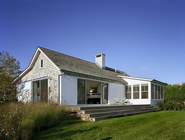 Примеры сельских домов Sensational Montauk Lake House Modern lake house, Beach house design, Farmhouse 