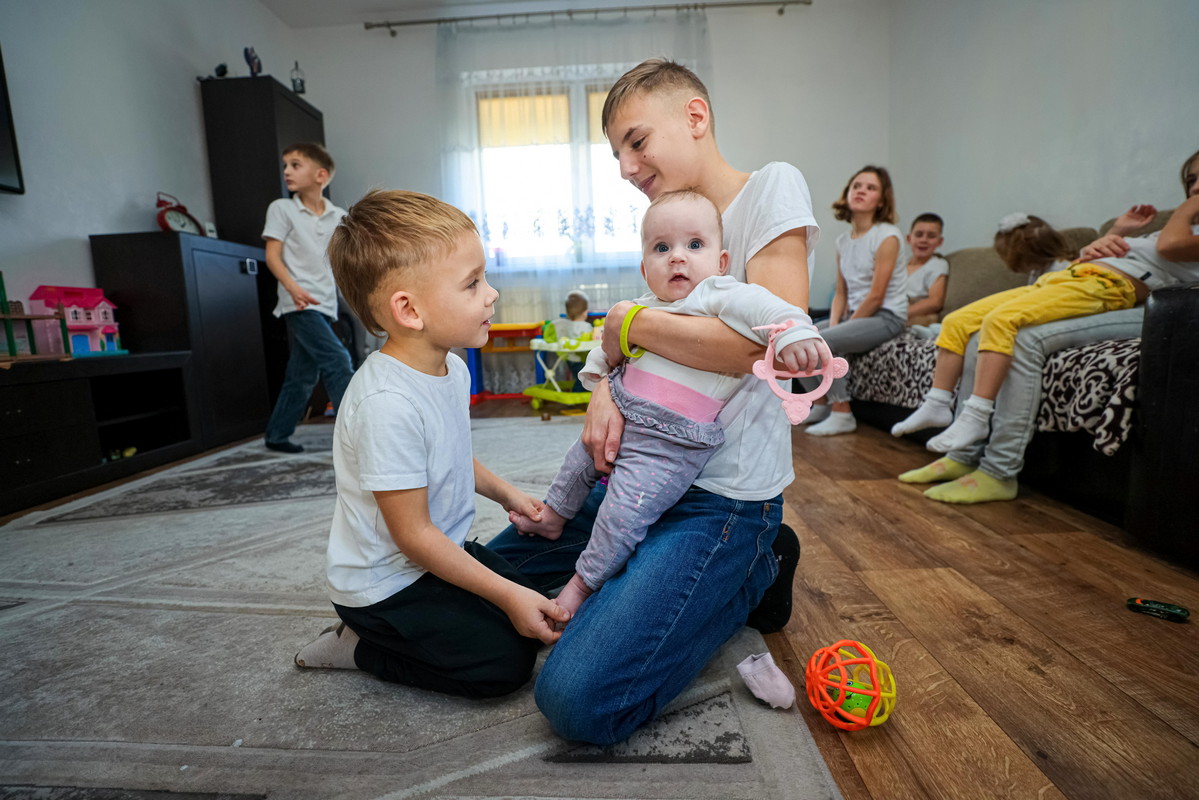 Примеры семейных детских домов Благодаря поддержке детдомов семейного типа сеть интернатов в Беларуси сократила