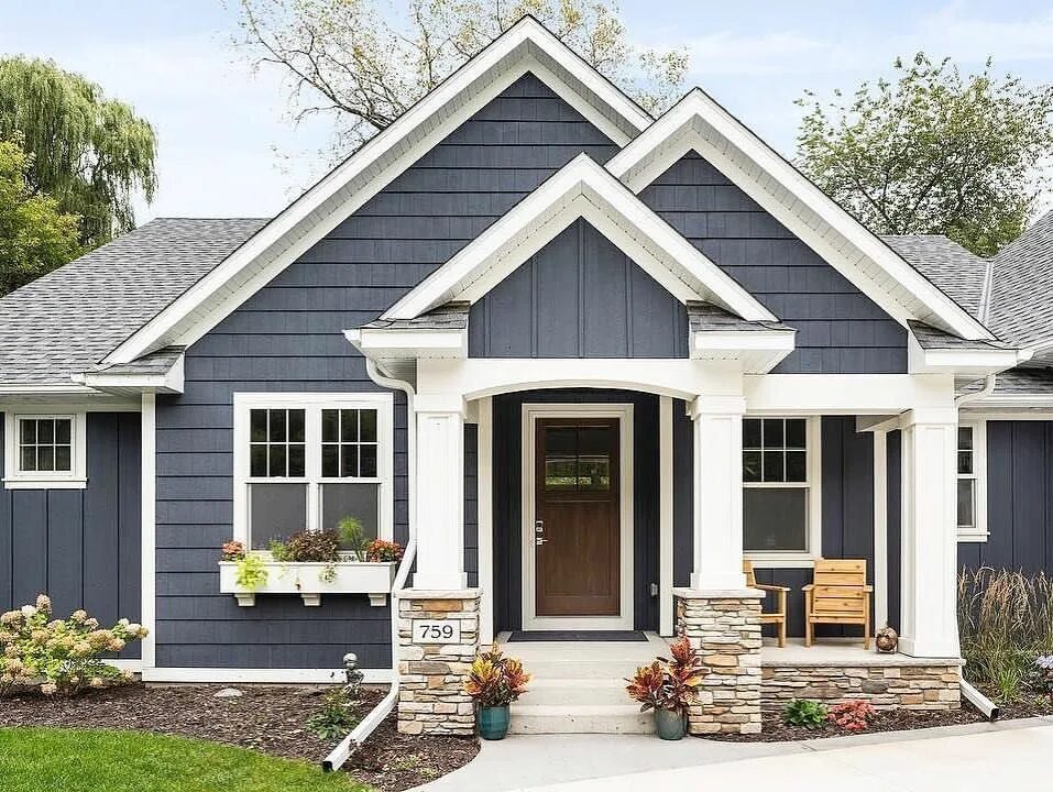 Примеры цвета дома Posted by- Bria Hammel Interiors House exterior blue, House paint exterior, Hous