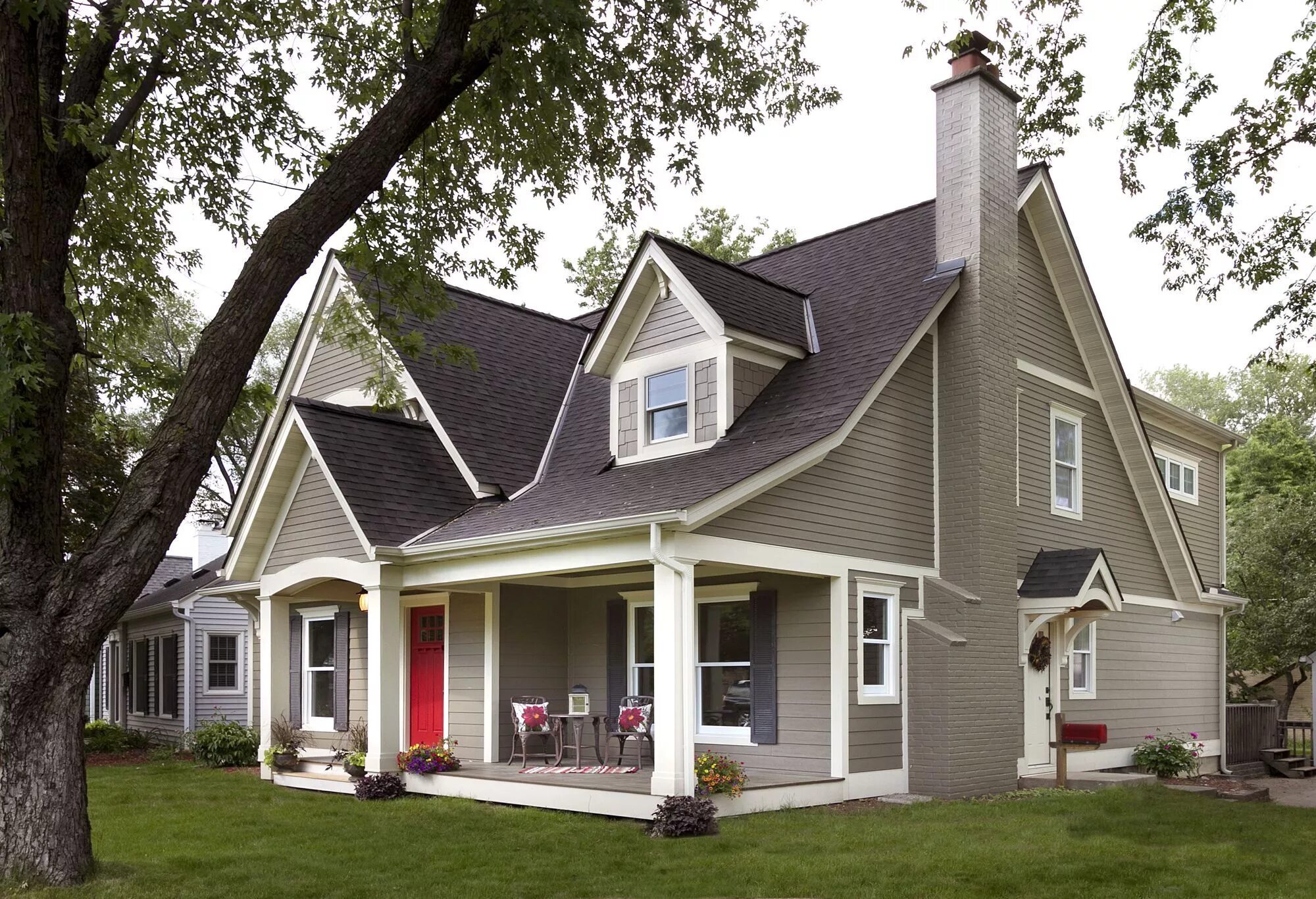 Примеры цвета дома Builder remodels his own home in St. Louis Park House exterior color schemes, Ex