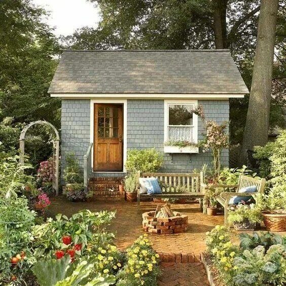 Примеры теплопередачи дома на даче в саду Transform Your Old Garden Shed or Carriage House into a Haven with These Four Pr