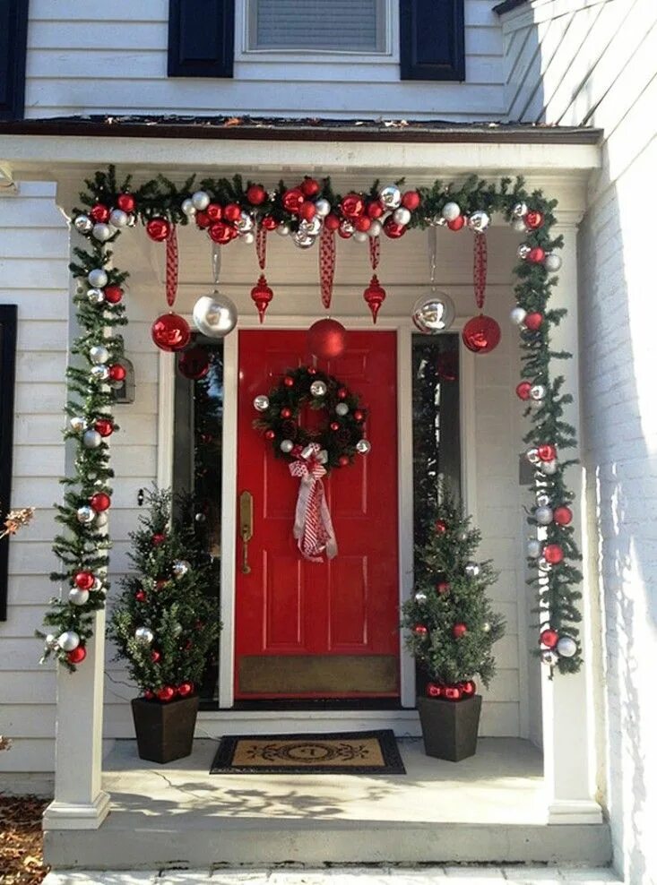 Примеры украшения дома 25 Amazing Christmas Front Porch Decorating Ideas - Instaloverz Christmas porch 