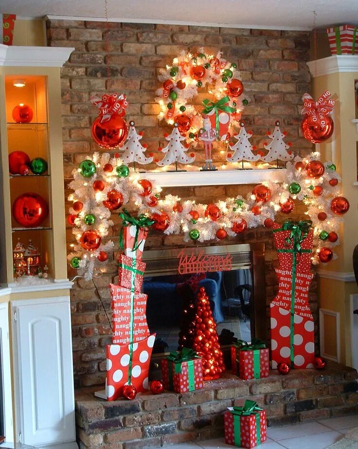 Примеры украшения дома Grinch Wreath & Mantle Christmas mantel decorations, Christmas fireplace decor, 