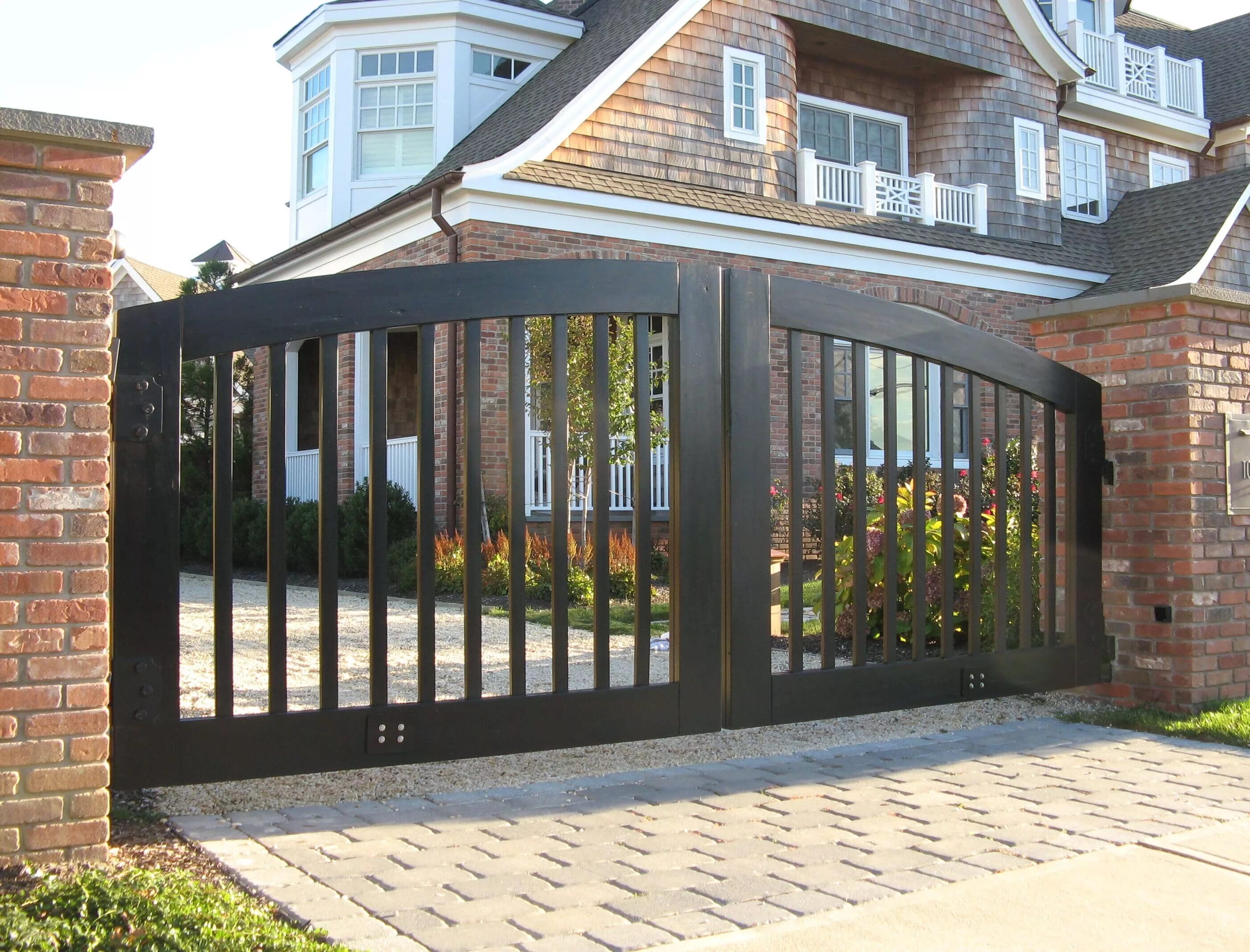 Примеры ворот для собственного дома Simple Gate Design For Small House: 15 Best Front Gate Ideas Metal driveway gate