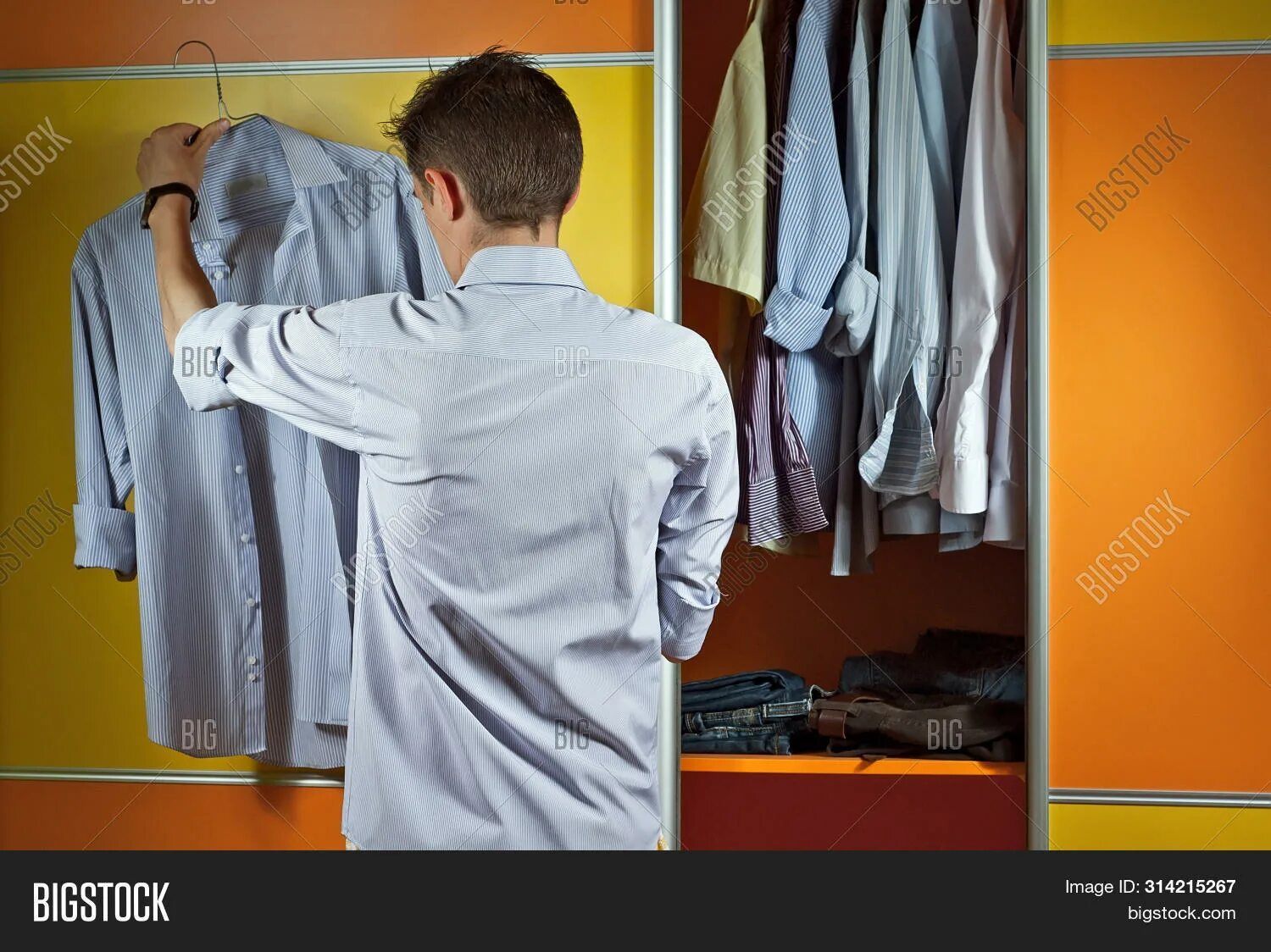 Примитивный сочетание примерять рубашку Man Striped Shirt Image & Photo (Free Trial) Bigstock