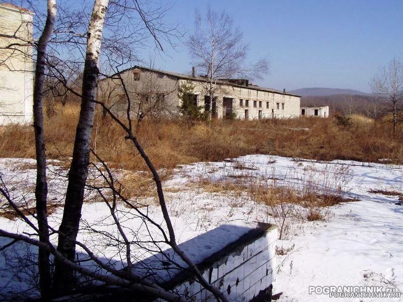 Приморский край погранзастава малиновая фото Хасанский пого, бывшая Дальзаводская, вход - Хасанский Пограничный Отряд (Посьет