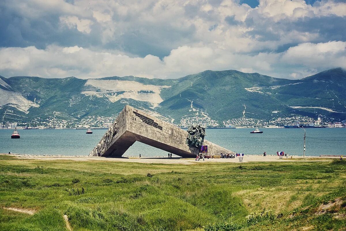 Приморский новороссийск фото File:Memorial Novorossiysk.jpg - Wikipedia