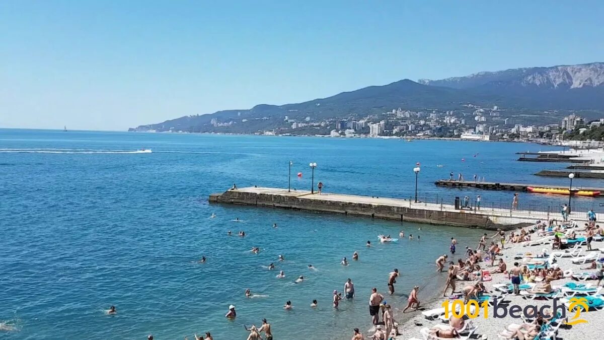 Приморский пляж республика крым ялта фото Пляж отеля "Ялта-Интурист" (The beach of "Yalta-Inturist" hotel beach)