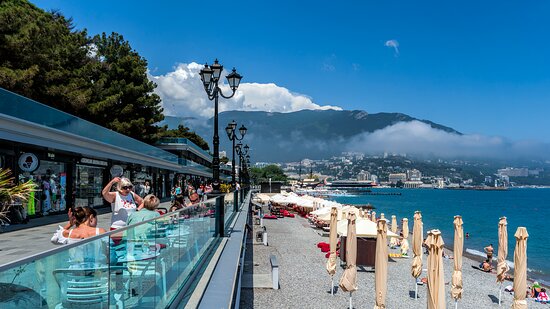 Приморский пляж республика крым ялта фото Ялтинский Приморский пляж - Picture of Primorskiy Beach, Yalta - Tripadvisor