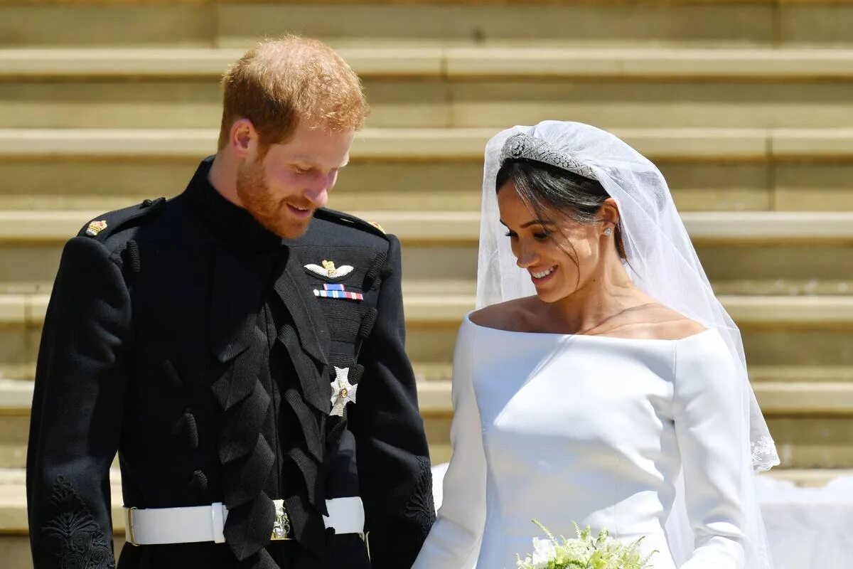 Принц гарри фото свадьбы Harry and Meghan share unseen first dance clip from royal wedding ahead of final