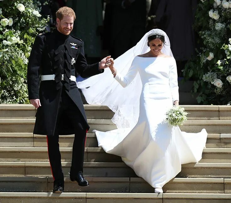 Принц гарри и меган свадьба фото Everything you need to know about Meghan Markle's wedding dresses Harry, meghan 