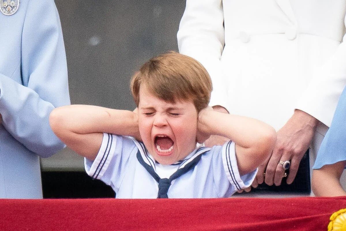 Принц монеточник дух фото Excited Prince Louis left in awe by Trooping the Colour flypast The Independent