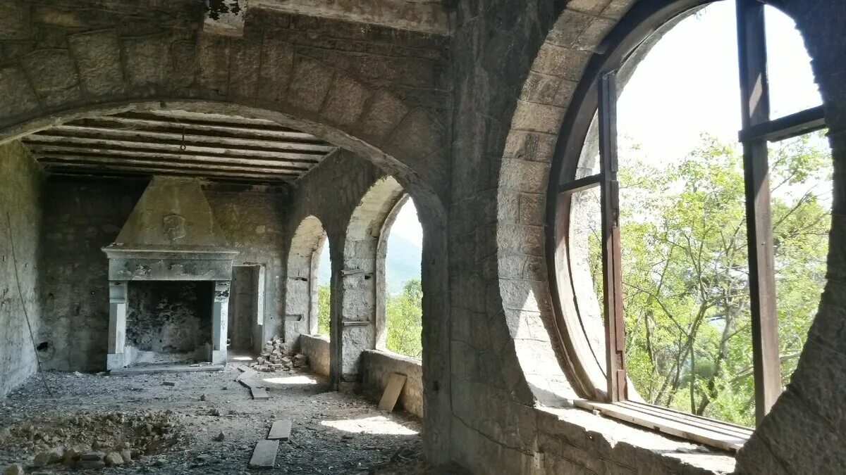 Принц ольденбургский дворец фото Замок принца Ольденбургского в Гагре Солнце светит всем Дзен