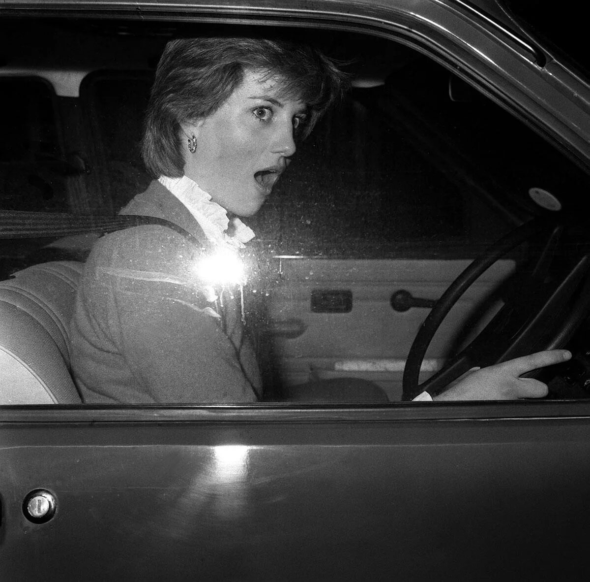 Принцесса диана фото машины Rarely-Seen Photos Show Princess Diana at Her Most Unguarded