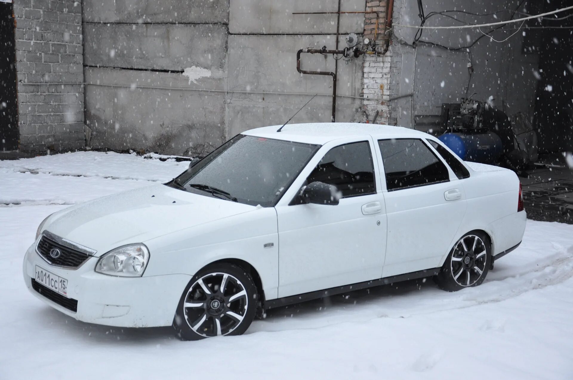 Приора седан на дисках фото Помощь в выборе дисков - Lada Приора седан, 1,6 л, 2015 года колёсные диски DRIV