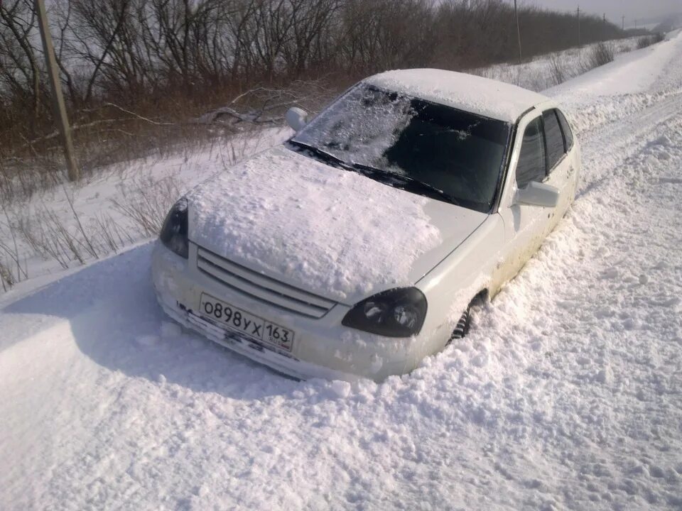 Приора зимой фото Мордой в снег ) - Lada Приора хэтчбек, 1,6 л, 2009 года ДТП DRIVE2