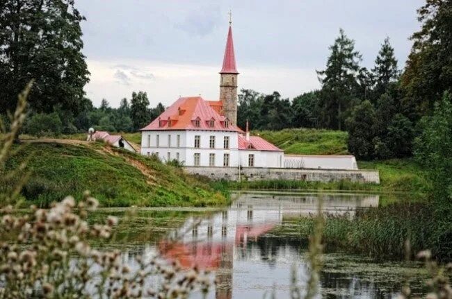 Приоратский дворец в гатчине фото Приоратский дворец из земли в 2023 г Дворец, Дворцы, Земля