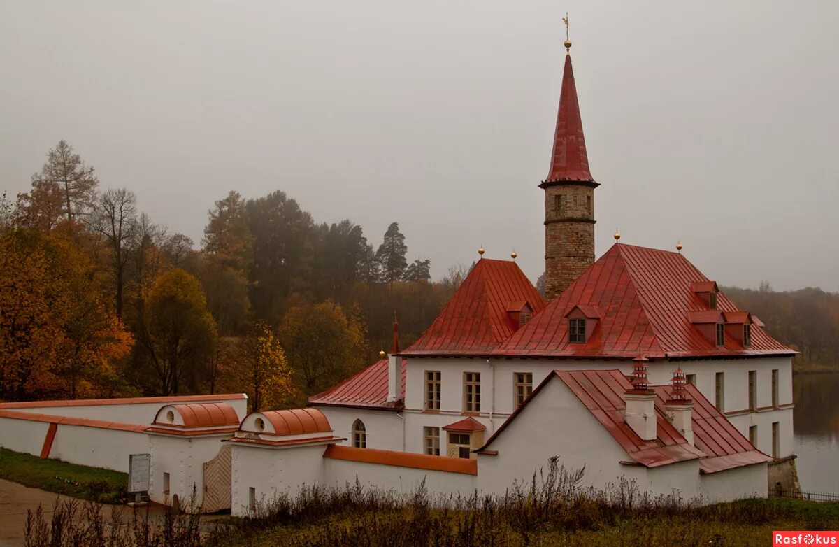 Приоратский замок в гатчине фото Фото: Приоратский дворец. Фотограф путешественник Сергей А.. Город. Фотосайт Рас