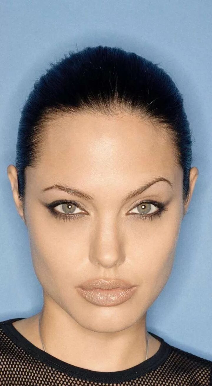 Приподнятая бровь фото Angelina jolie Angelina jolie, Angelina jolie photos, Angelina joile