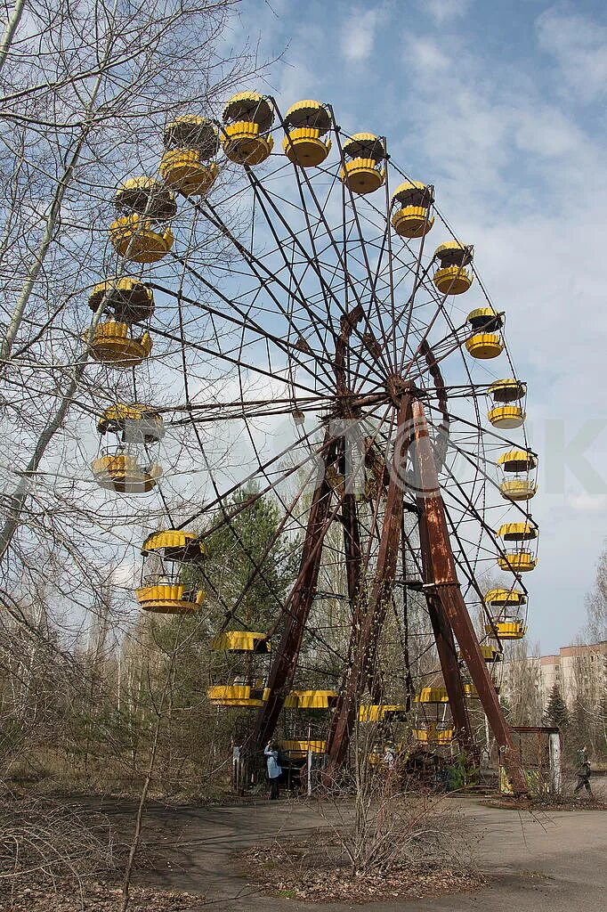 Припять фото колеса обозрения Ferris wheel in the city of Pripyat. Nikolay Ivashchenko - Larastock