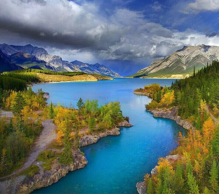 Природа фото красивые на телефон бесплатно Abraham Lake in North Saskatchewan River in western Alberta, Canada. Abraham lak