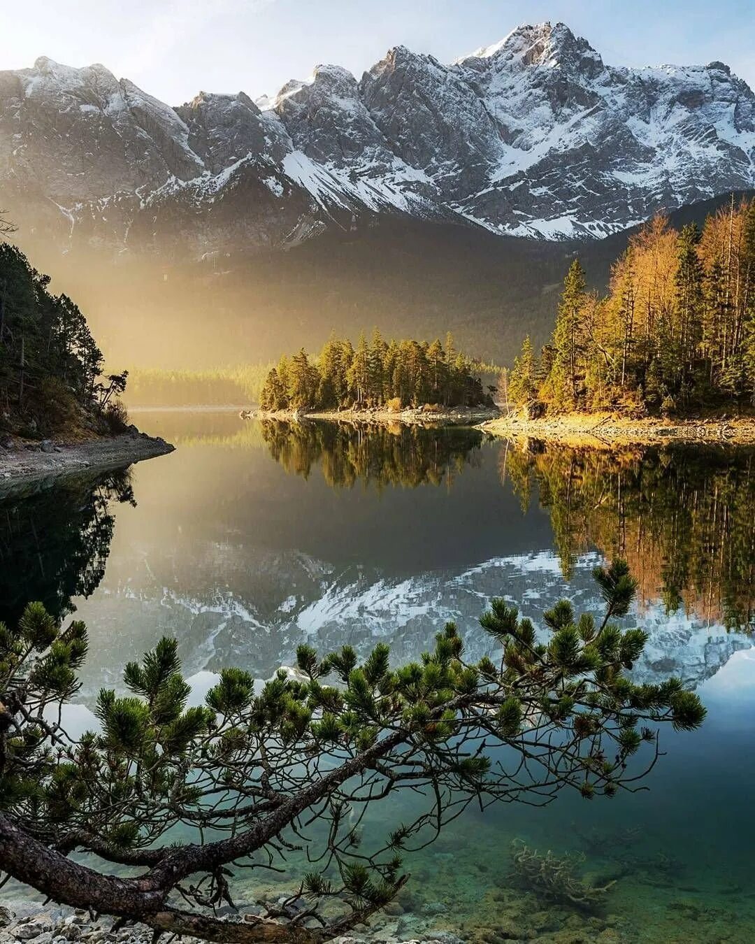 Les Fonds D’écran Arbres Verts et Montagnes Sous Ciel Bleu et Nuages Blancs Pend