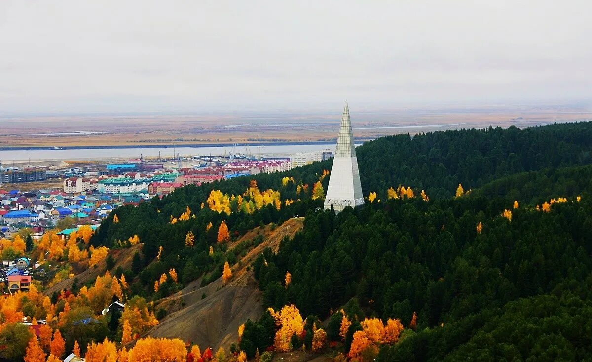 Природа ханты мансийска фото Стела - памятный знак "Первооткрывателям земли Югорской" в Ханты-Мансийском авто