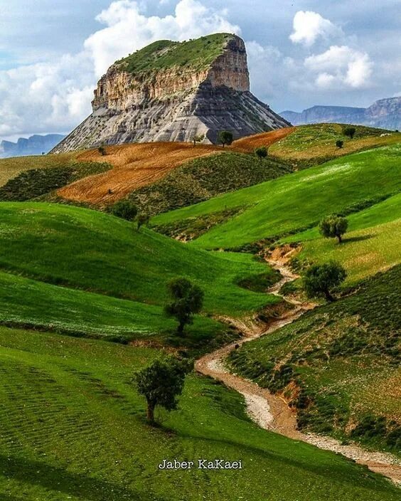 Природа ирана фото Explore the Majestic Ghala Ghiran Mountain in Ilam, Iran