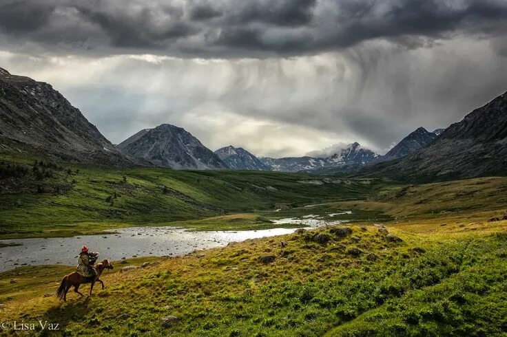 Природа монголии фото The Kazakh Eagle Hunter riding high with his Golden Eagle in the Altai Mountain 