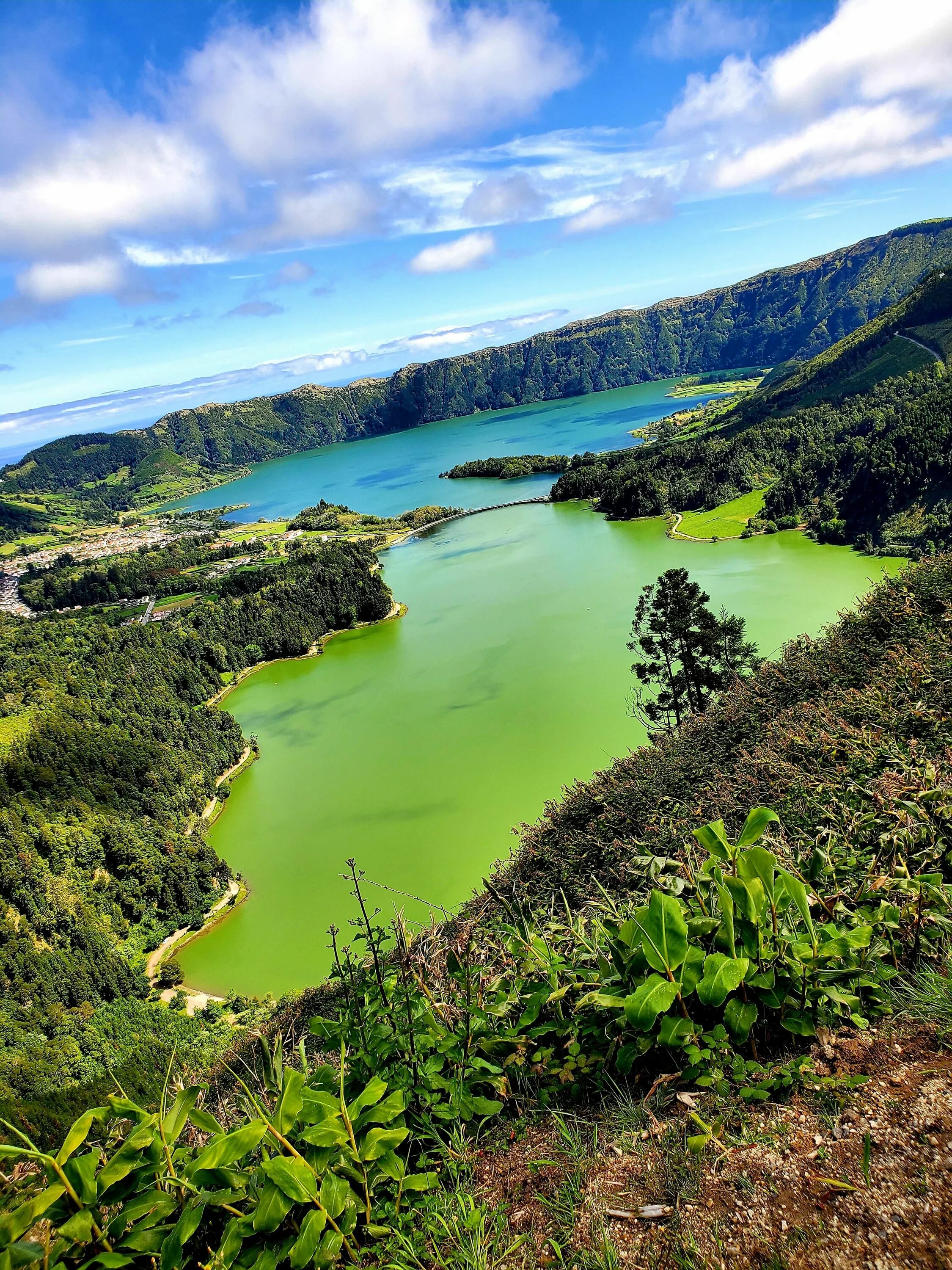 Природа португалии фото Blue and Green lake in the Azores. Amazing sight #BeautifulNature #NaturePhotogr