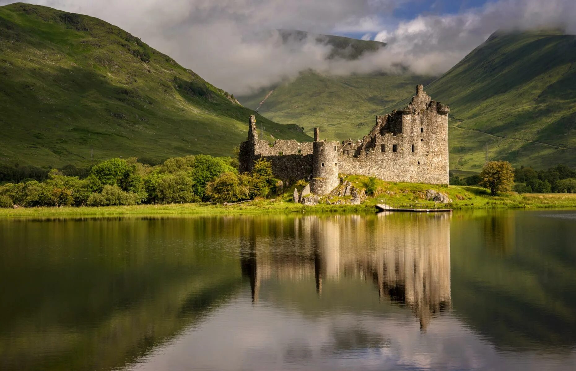 Природа шотландии фото Secrets Behind Europe’s Abandoned Castles Left in Ruins