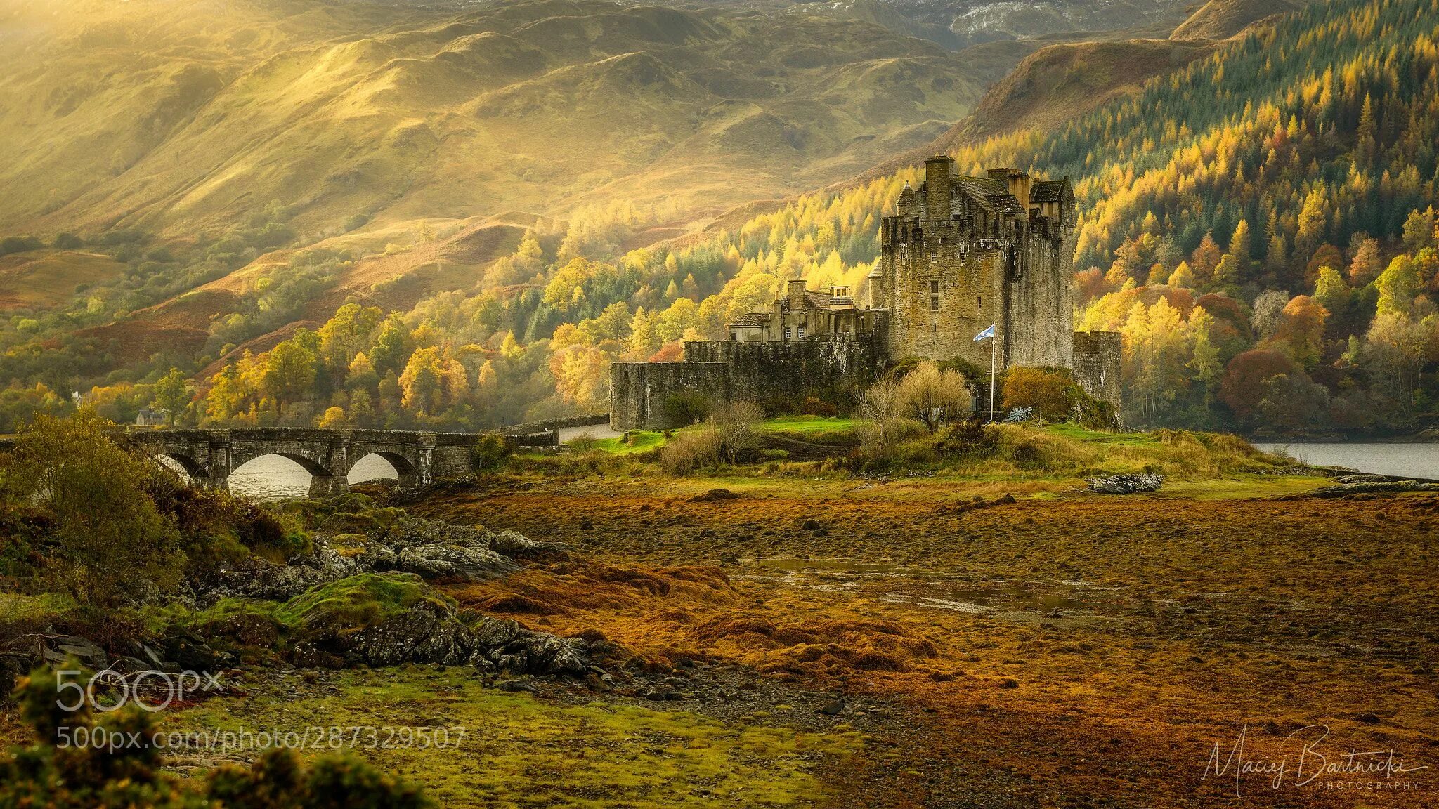 Природа шотландии фото Eilean Donan Castle Eilean Donan is one of Scotland's most evocative castles. It