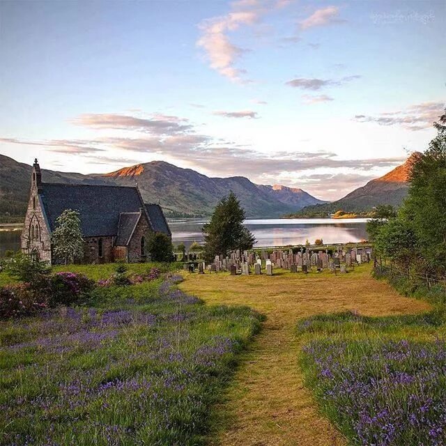 Природа шотландии фото St. John's Church in Ballachulish on a summer day in the Scottish Highlands. Sco