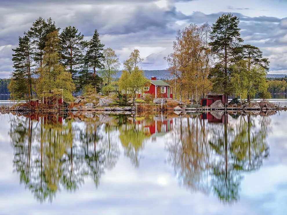 Природа швеции фото Red house reflection, as seen on a stretch of road between Söderhamn and Gävle o