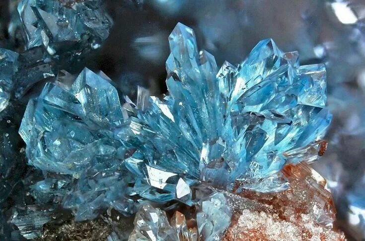 Природные кристаллы фото Scorodite -- Clara Mine, Wolfach, Baden-Württemberg, Germany Minerals crystals s