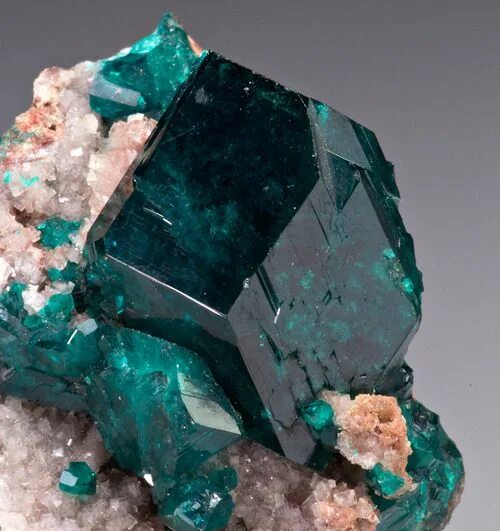 Природные минералы фото Dioptase; Tsumeb Mine, Namibia Rocks and minerals, Crystals, Minerals crystals r